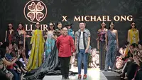 Koleksi kolaborasi Alleira Batik x Michael Ong di Plaza Indonesia Fashion Week 2019. (dok. Plaza Indonesia)