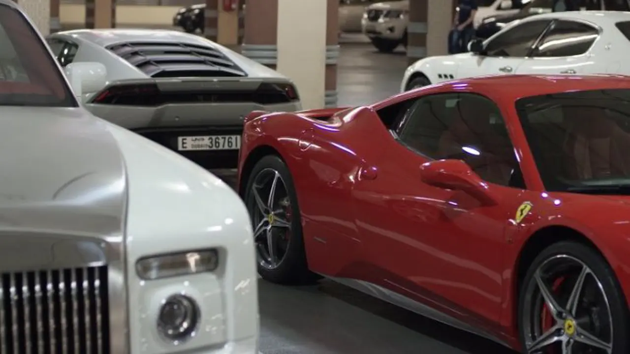 Ini Alasan Mobil Mewah Menyesaki di Uni Emirat Arab