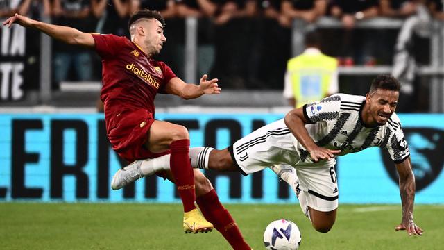 Foto: Gol Tendangan Bebas Cantik Dusan Vlahovic Gagal Bawa Juventus Raup Poin Penuh dari AS Roma di Liga Italia