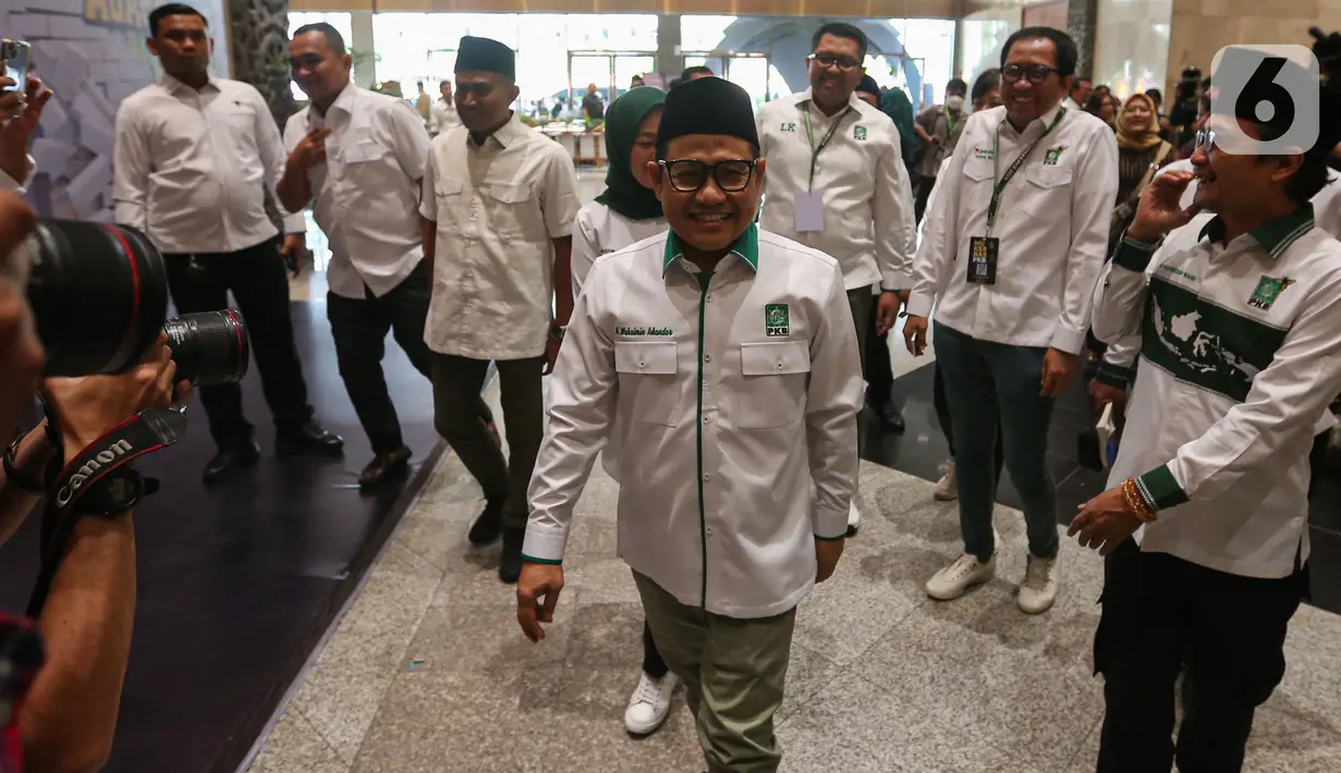 Ketua Umum Partai Kebangkitan Bangsa (PKB), Muhaimin Iskandar saat tiba untuk membuka Musyawarah Kerja Nasional (Mukernas) PKB di Jakarta Convention Center (JCC), Selasa (23/7/2024). (Liputan6.com/Angga Yuniar)