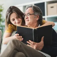 ilustrasi ayah dan anak perempuan/copyright by sebra (Shutterstock)