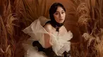 Tak banyak yang tahu bahwa Keisya Levronka lebih dahulu menggeluti dunia modelling dibanding dunia bernyanyi. Ia sejak kecil sudah diajarkan untuk berlatih model oleh orang tuanya. Tak heran, kini gaya Keisya saat pemotretan selalu mencuri perhatian. (Liputan6.com/IG/@keisyalevronka)