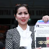 Venna Melinda lapor ke polisi. (Deki Prayoga/Bintang.com)