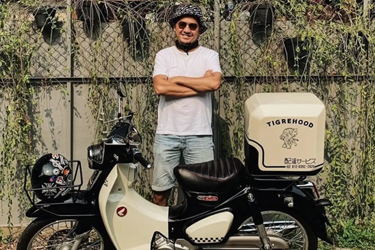 Akan Tur ke Indonesia Timur, Ini 7 Potret Ananda Omesh dan Motor Kesayangannya