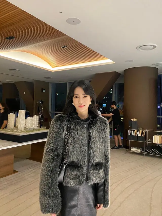 6 Gaya Berkelas Lim Ji Yeon, Si Antagonis ‘The Glory’ yang Cinlok dengan Lee Do Hyun