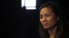 Petarung MMA, Priscilla Lumban Gaol, mendengarkan pertanyaan saat kunjungan ke kantor redaksi KLY di Jakarta, Jumat (18/1). Dirinya akan bertarung pada laga One Championship pada Sabtu (19/1) di Istora Senayan. (Bola.com/Yoppy Renato)