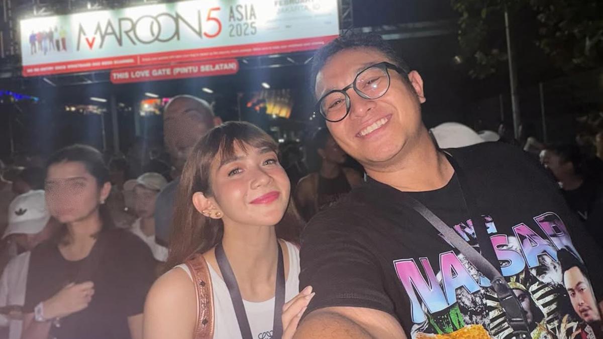 Potret Seru Gilang Dirga dan Adiezty Fersa Nonton Konser Maroon 5 di Jakarta