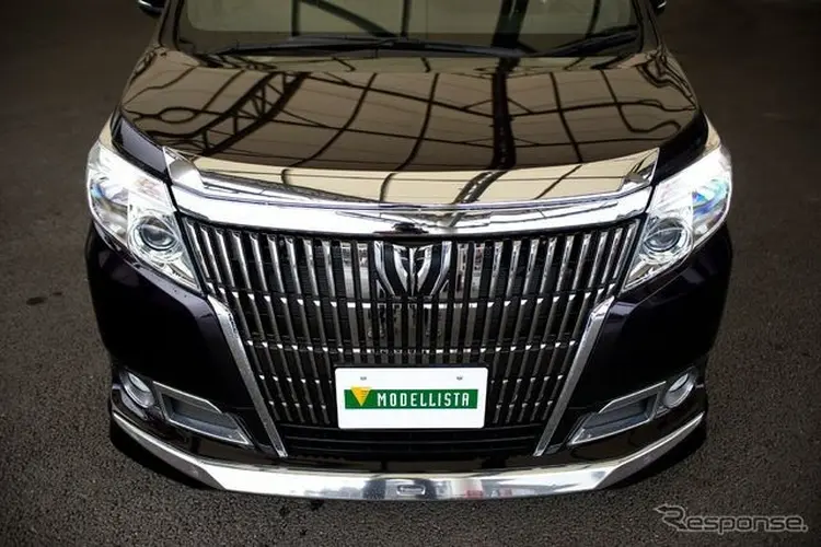 Di Bawah Bayang-Bayang Alphard: Mengenal Lebih Dekat Toyota Voxy dan Variannya