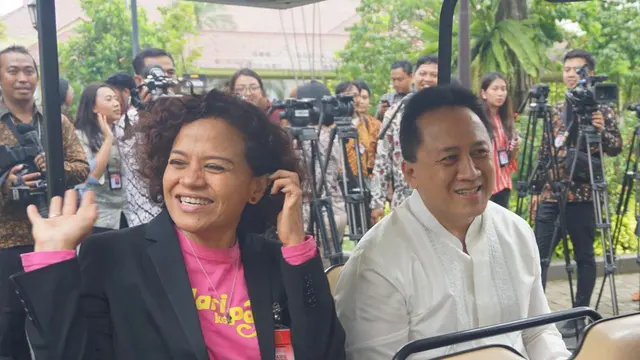 Mira Lesmana dan Triawan Munaf