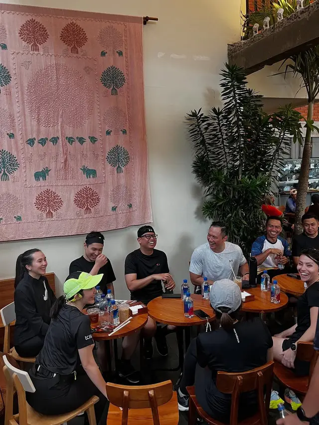 6 Potret Beby Tsabina dan Febby Rastanty di Event Lari, Sarapan Bareng AHY