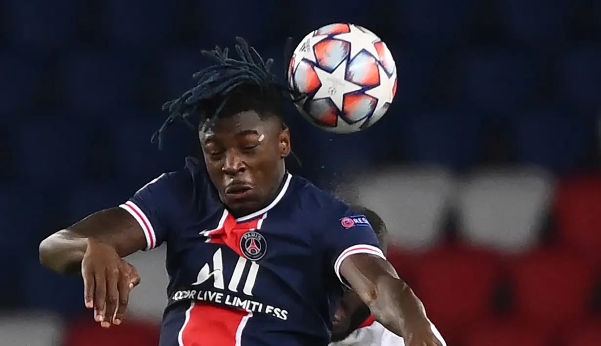 Moise Kean. Striker berusia 21 tahun ini baru musim lalu memperkuat PSG dengan status pinjaman dari Everton. Ia tampil dalam 41 laga dengan mencetak 17 gol. Musim ini dirinya dipulangkan kembali oleh Everton. (Foto: AFP/Frank Fife)