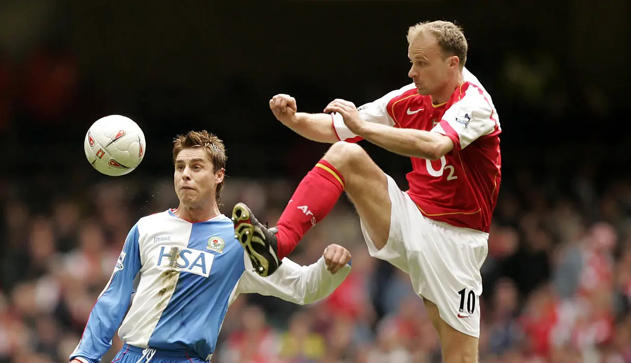 4. Dennis Bergkamp. Mencetak 87 gol dan 94 assist dalam 315 penampilannya bersama Arsenal (1995-2006). (AP Photo/Jon Super)