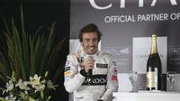 Fernando Alonso mengaku sempat berkomunikasi dengan Mercedes tak lama setelah Nico Rosberg pensiun. (EPA/David Fernandez)