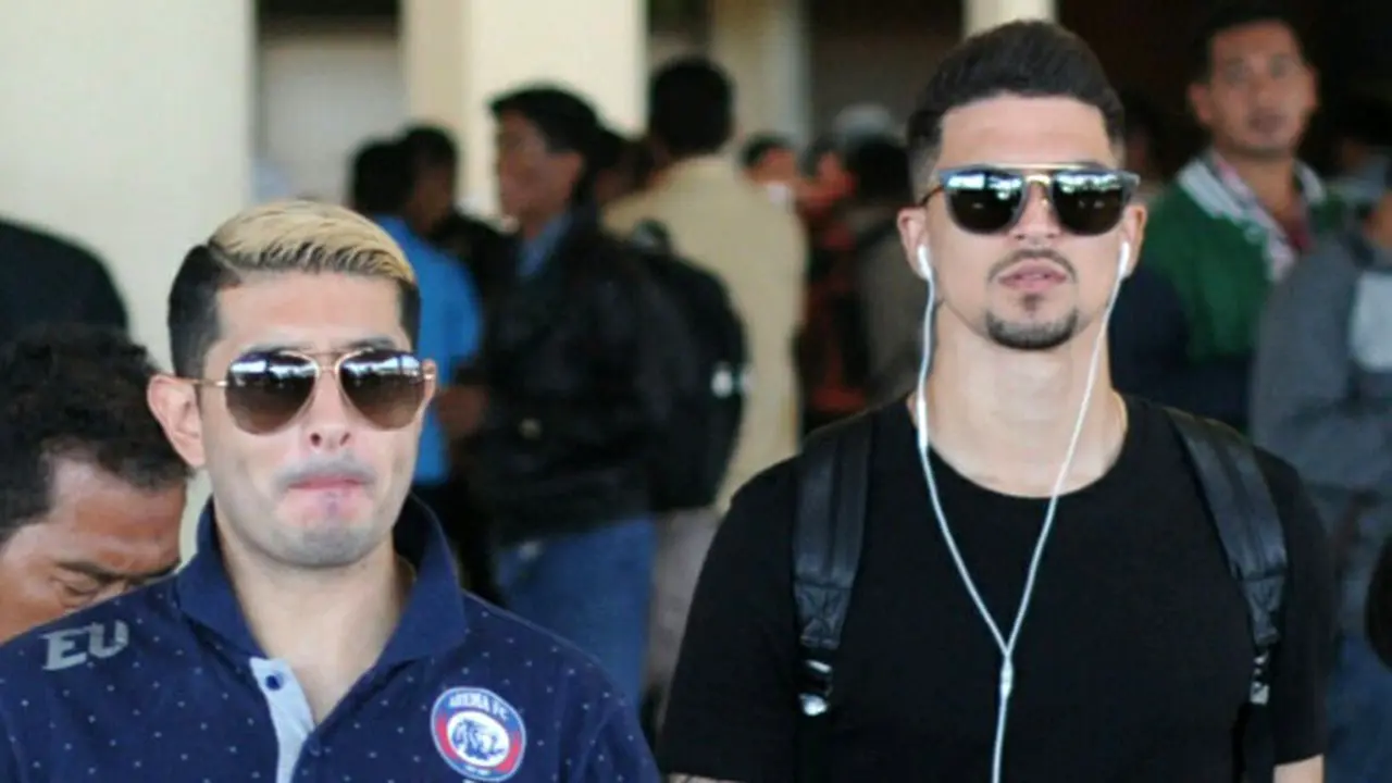 Esteban Vizcarra dan Arthur Cunha