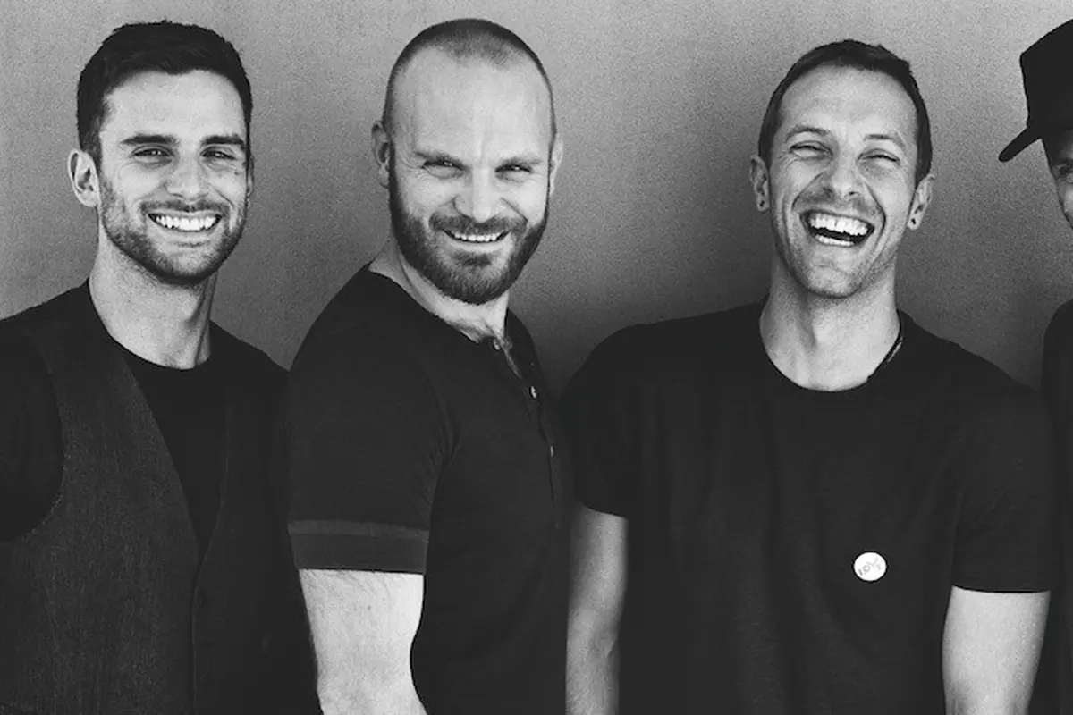 Bagaimana Rasanya Dilamar di Panggung Konser Coldplay?