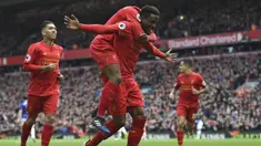 Para pemain Liverpool merayakan gol yang dicetak Divock Origi ke gawang Everton pada laga Liga Inggris di Stadion Anfield, Inggris, Sabtu (1/4/2017). Liverpool berhasil menang 3-1 atas Everton. (AFP/Paul Ellis)