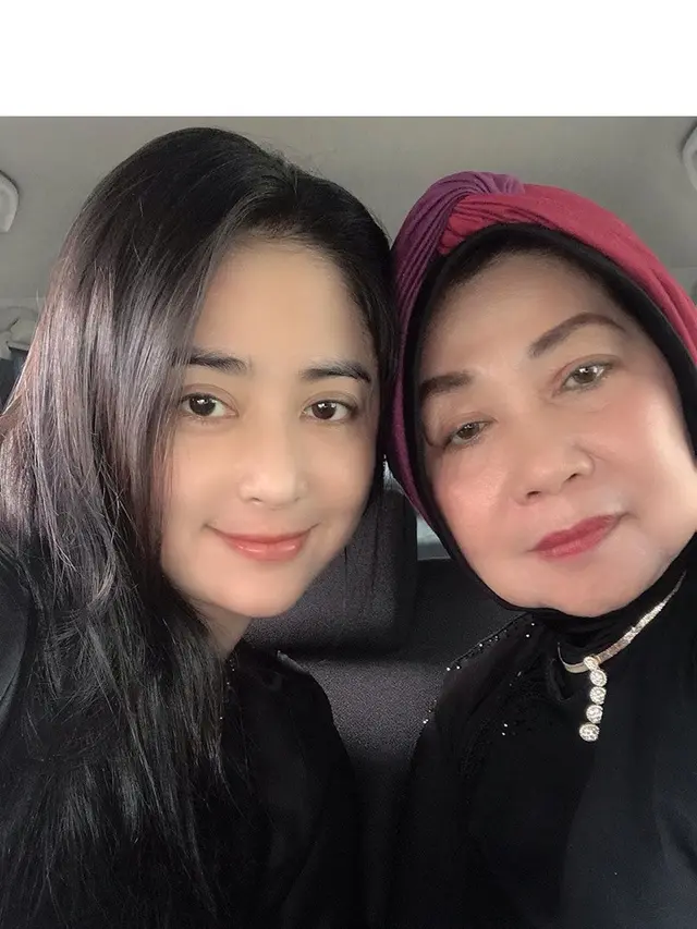 Dewi Perssik Beri Ucapan Haru untuk Ibunda, Ini 7 Potret Kedekatannya