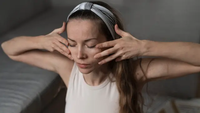 Beberapa gerakan face yoga yang bisa dicoba di rumah