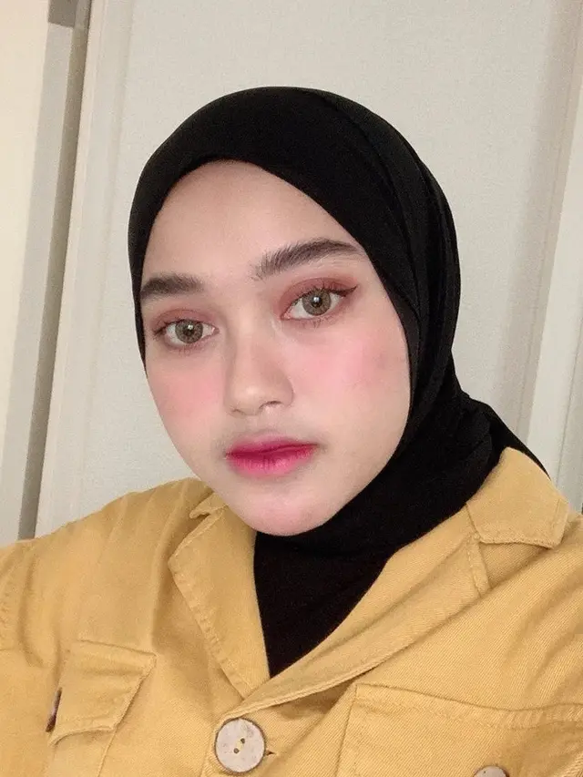 7 Pesona Indira Kalistha, YouTuber Cantik yang Curi Perhatian
