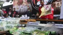 Barang bukti diperlihatkan saat rilis kasus narkotika jenis sabu ekstasi dan tembakau sintesis di Polda Metro Jaya, Jakarta, Selasa (12/7/2022). Direktorat Reserse Narkoba Polda Metro Jaya berhasil mengungkap kasus narkotika periode Mei- Juli 2022. (merdeka.com/Arie Basuki)