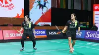 Aksi ganda putri Indonesia, Lanny Tria Mayasari/Ribka Sugiarto, ketika melawan Kazakhstan, pada Kejuaraan Bulutangkis Beregu Asia 2024, di Setia City Convention Centre, Selangor, Malaysia, Selasa (13/2/2024). (Bola.com/PBSI)