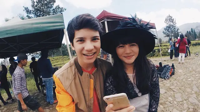 Sering Dikira Pacaran, Ini 6 Potret Persahabatan Amel Carla dan Endy Arfian