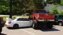 Subaru WRX parkir sembarangan langsung ditutup monster truck. (Source: thecleverimages.com)