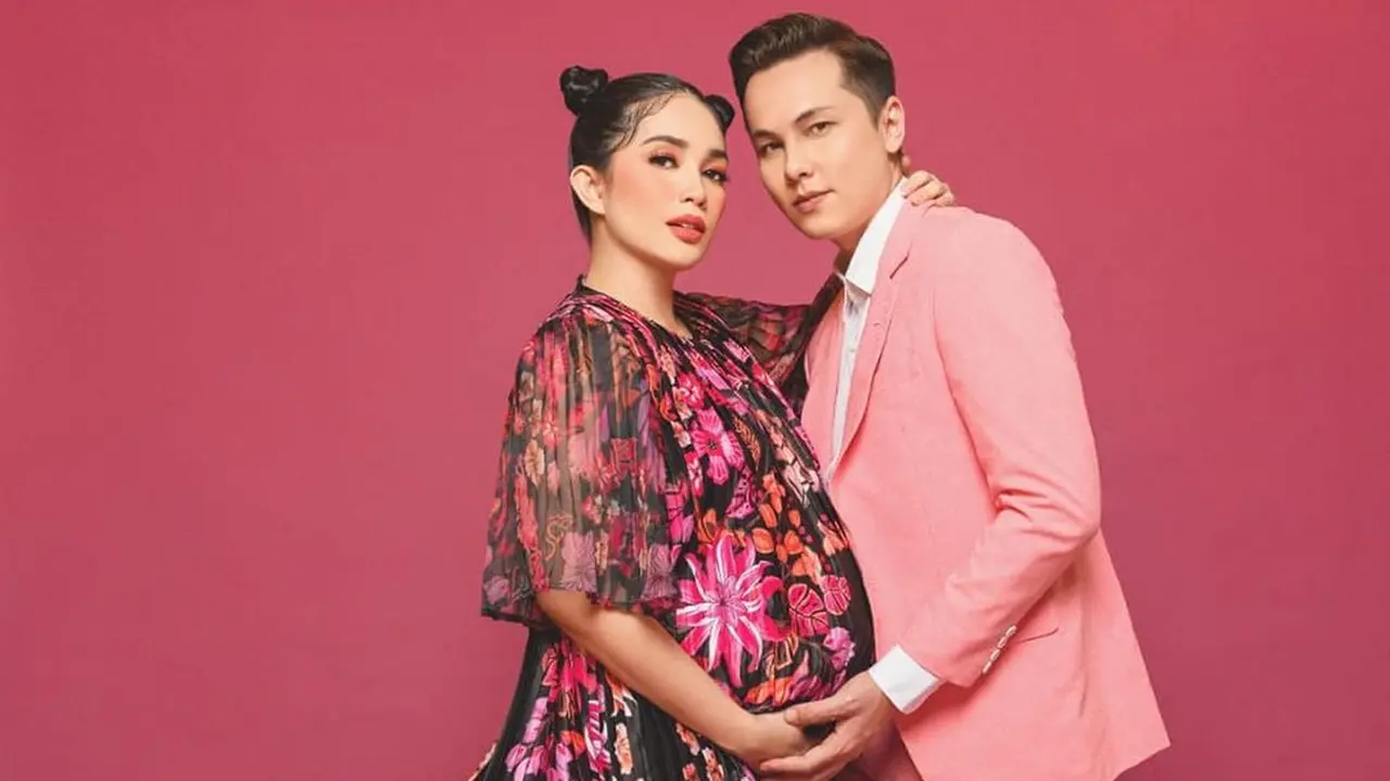 [Fimela] Ussy Sulistiawaty dan Andhika Pratama
