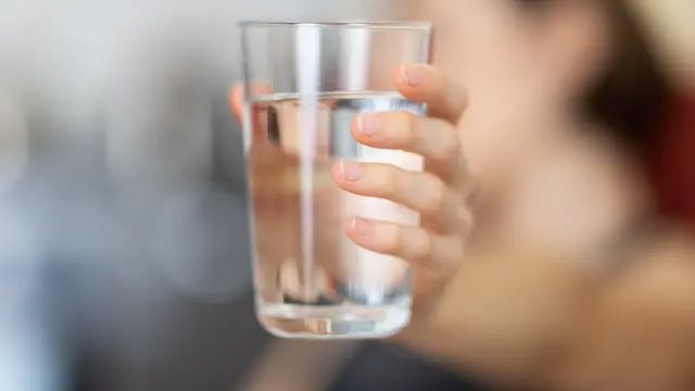 Ilustrasi air minum