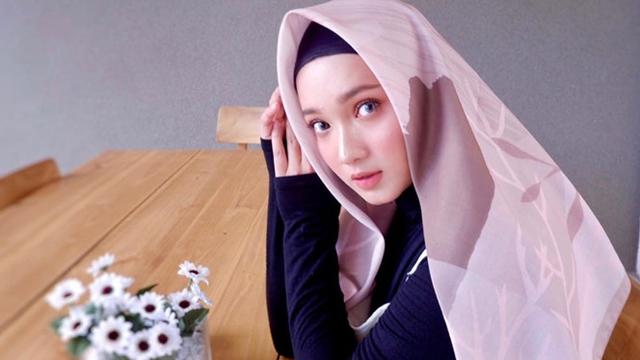 Sudah Lamaran, Ini 6 Potret Cantik Calon Istri Evan Dimas