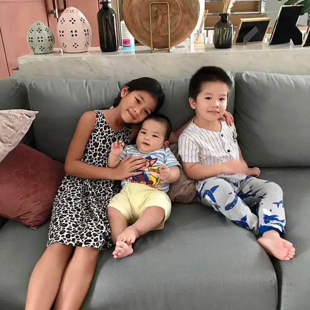 6 Potret Drucilia Anak Samuel Rizal dan Adik Sambung, Dampingi ketika Pemakaman Ibu