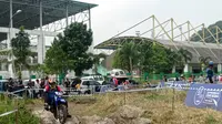 Keseruan putaran perdana Shell bLU cRU Yamaha Enduro Challenge 2024 di area Stadion Si Jalak Harupat, Kutawaringin, Kabupaten Bandung, 1-2 Juni 2024. (Muhammad Faqih/Bola.com)