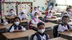 Sejumlah murid mengikuti pelajaran di SDN Cibubur 04, Jakarta, Jumat (13/5/2022). Kegiatan belajar di sekolah yang mencakup wilayah DKI Jakarta, Banten, dan Jawa Barat kembali dimulai pascalibur Lebaran. (Liputan6.com/Faizal Fanani)