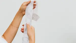 Kepribadian Orang yang Suka Menyimpan Struk Belanja di Dompet, Benarkah Selalu Ingin Merasa Aman?