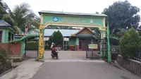 Sekolah SMPN 21 Kampung Nato, Sagulung, Batam, tengah menjadi sorotan banyak orang. Pasalnya ada murid di sekolah itu yang menganut paham Yehuwa. (Liputan6.com/ Ajang Nurdin)