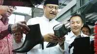 Calon Gubernur Jawa Timur Saifullah Yusuf (Gus Ipul) juga bersafari ke perusahaan pembuatan sepatu perempuan.