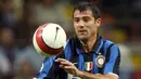 Inter's Serbian midfielder Dejan Stankovic eyes the ball during their Serie A match Inter vs Napoli at San Siro Stadium in Milan, 06 October 2007. AFP PHOTO / GIUSEPPE CACACE
