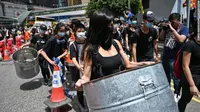 Demonstran Hong Kong dalam perjalanan untuk melaksanakan aksi protes di kantor kepolisian (AFP PHOTO)