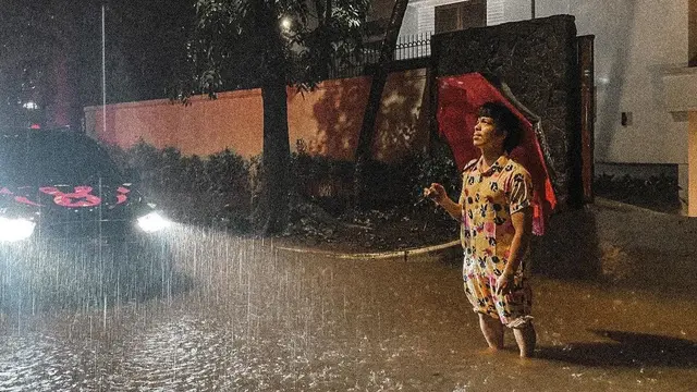 6 Potret Rumah Baru Atta Halilintar Terkena Banjir, Mobil Mewahnya Nyaris Terendam