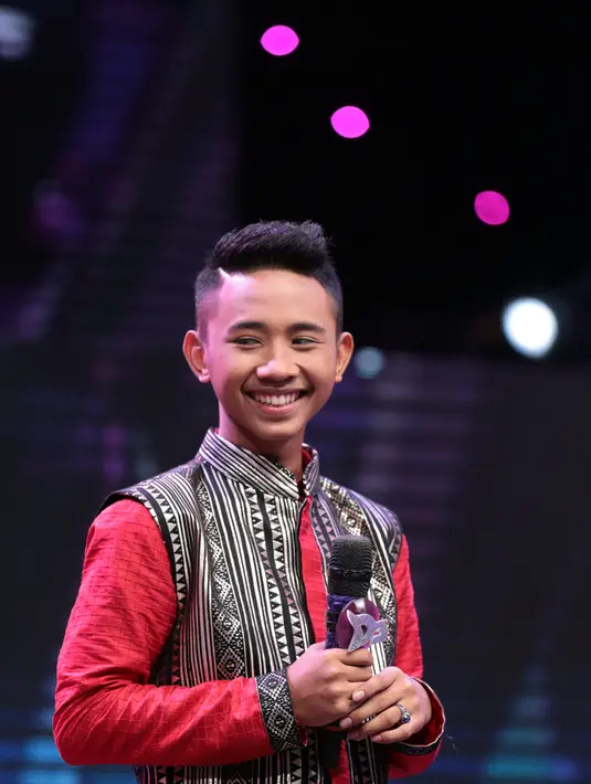 Pujian dari Iis Dahlia dengan lagu India yang dibawakan oleh Rafly. Bahwa ia membawakannya dengan benar dan penghayatan yang pas. (Adrian Putra/Bintang.com)