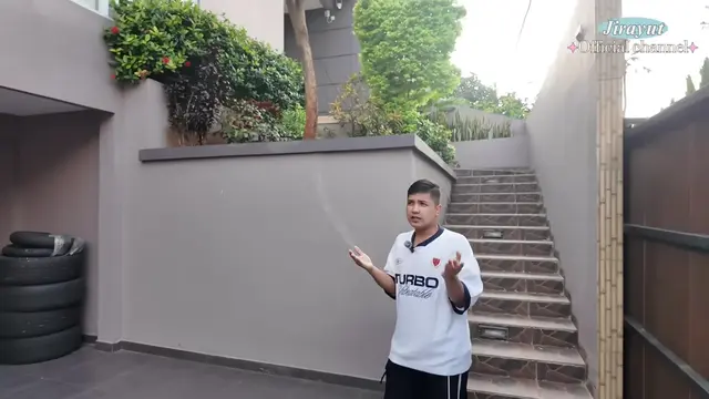 Potret Fasad Depan Rumah Jirayut di Jakarta