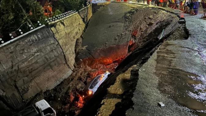 Kawasan Wisata Religi Sunan Muria Kudus Diterjang Longsor, Dua Mobil Masuk Jurang