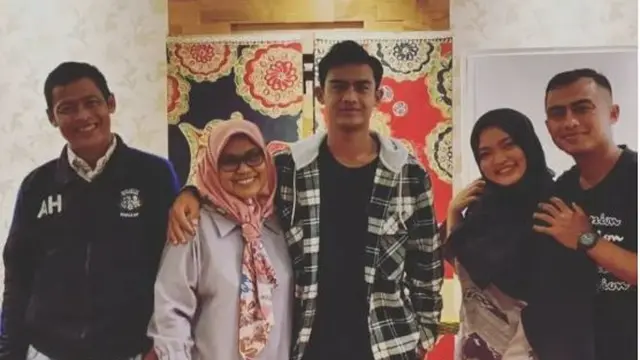 6 Potret Kedekatan Pratama Arhan dan Kakaknya yang Jarang Tersorot