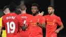 Pemain Liverpool, Daniel Sturridge (tengah) merayakan golnya ke gawang Burton Albion pada putaran kedua piala Liga Inggris di Pirelli Stadium, Burton-on-Trent, (24/8/2016) dini hari WIB.  (AFP/Oli Scarf)