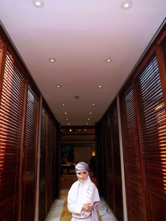 Seperti diketahui, Fahmi Darwansyah sekarang ini mendekam di penjara Sukamiskin, Bandung Jawa Barat. Suami Inneke Koesherawati itu divonis 2 tahun 8 bulan dan denda Rp 150 juta. (Nurwahyunan/Bintang.com)