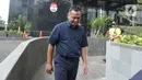 Direktur Operasional PT Pupuk Indonesia Logistik (PILOG), Budiarto meninggalkan gedung KPK seusai pemeriksaan di Jakarta, Selasa (26/11/2019). Budiarto diperiksa dalam kasus dugaan suap jasa angkut bidang pelayaran antara PILOG dengan PT Humpuss Transportasi Kimia (HTK). (merdeka.com/Dwi Narwoko)
