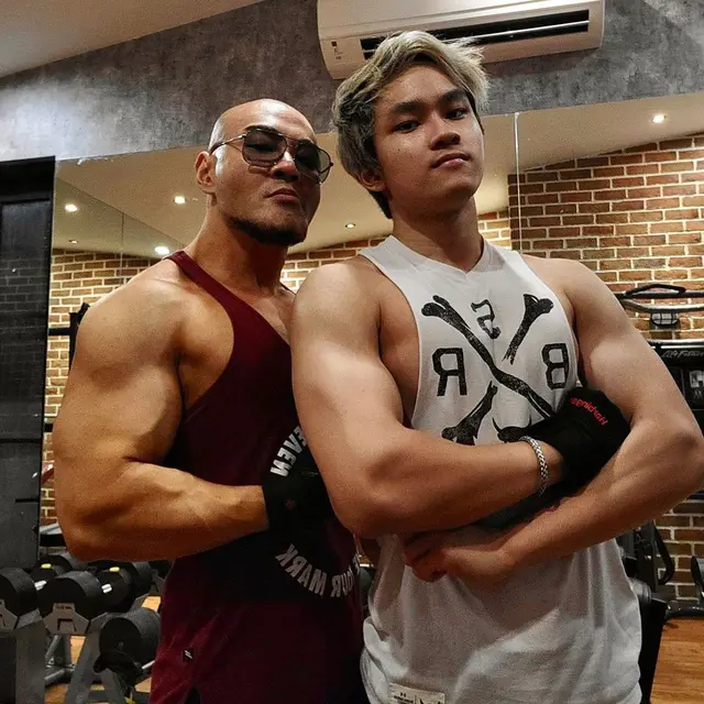 Transformasi Tubuh Kekar Azka Corbuzier