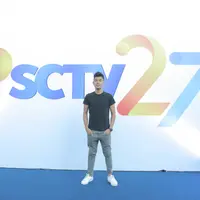 Rasa bangga dirasakan oleh penyanyi pendatang baru bisa tampil dalam malam puncak HUT SCTV ke-27. Selain berkolaborasi dengan orkestra milik Erwin Gutawa, ini juga penampilan pertamanya tampil dalam panggung yang megah. (Nurwahyunan/Bintang.com)