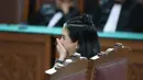 Terdakwa kasus pemerasan dan Tindak Pidana Pencucian Uang (TPPU), Nikita Mirzani saat mengikuti sidang pembacaan putusan di Pengadilan Negeri Jakarta Selatan, Selasa (28/10/2025). (Kapanlagi.com/Budy Santoso)