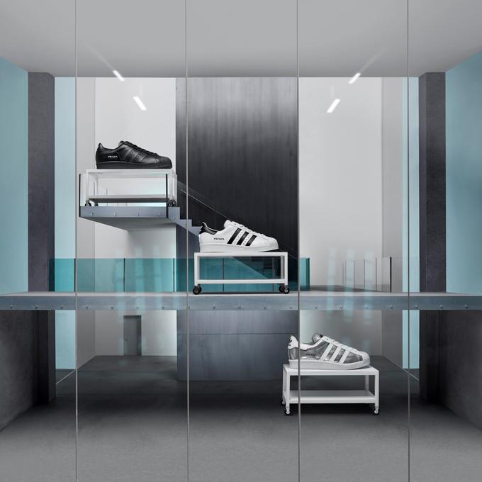 Kembali Berkolaboraasi Cek Sneakers Minimalis dari Adidas  